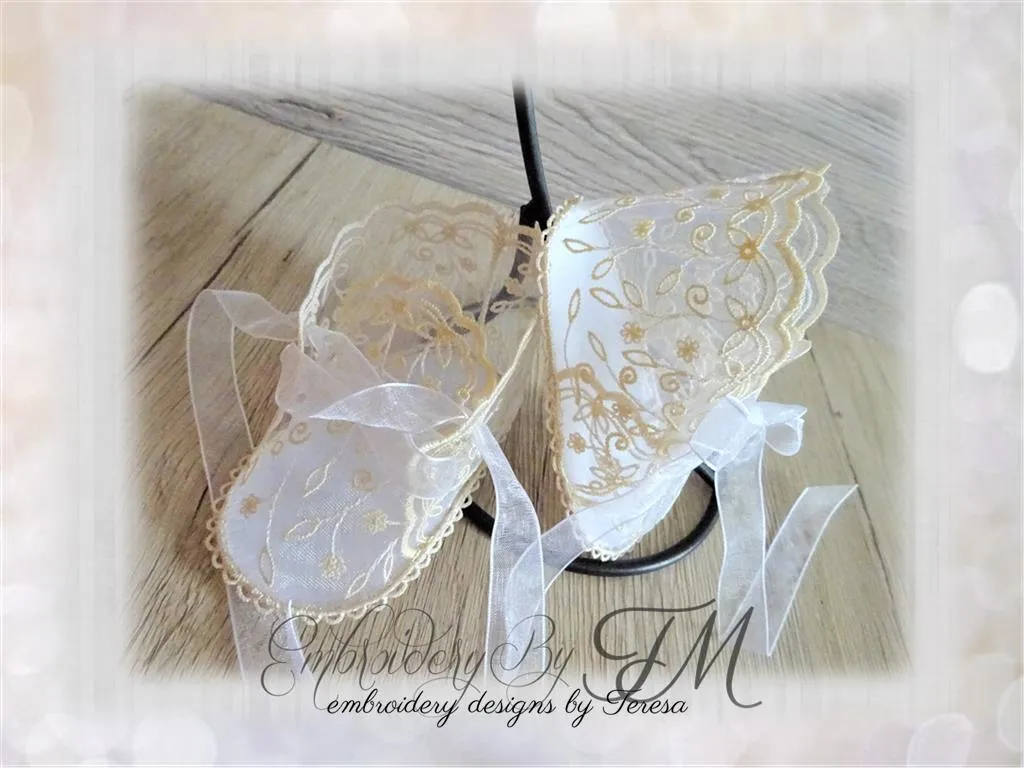 Baby booties on organza  No.40/ 4x4 hoop