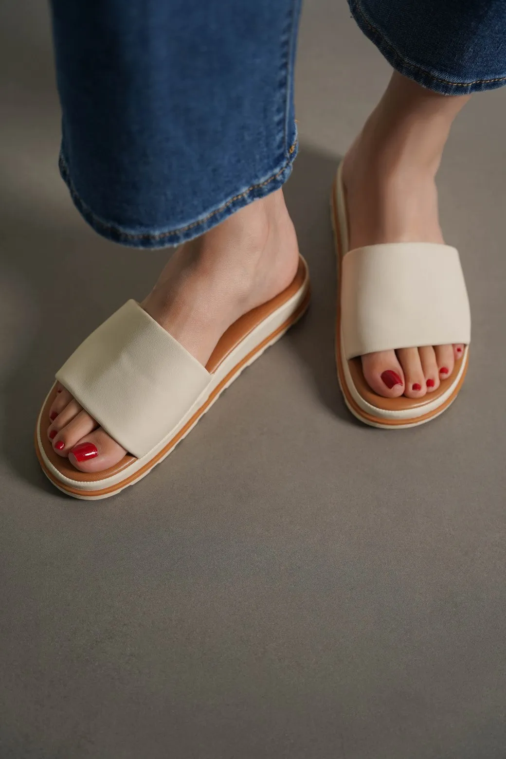 COMFY PLATFORM SLIDES