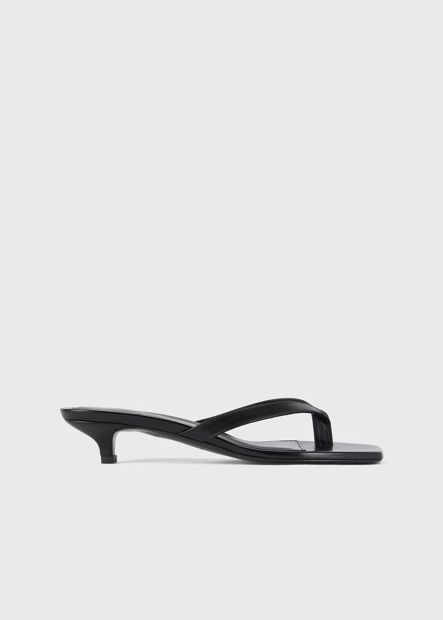 Leather heeled flip flops black