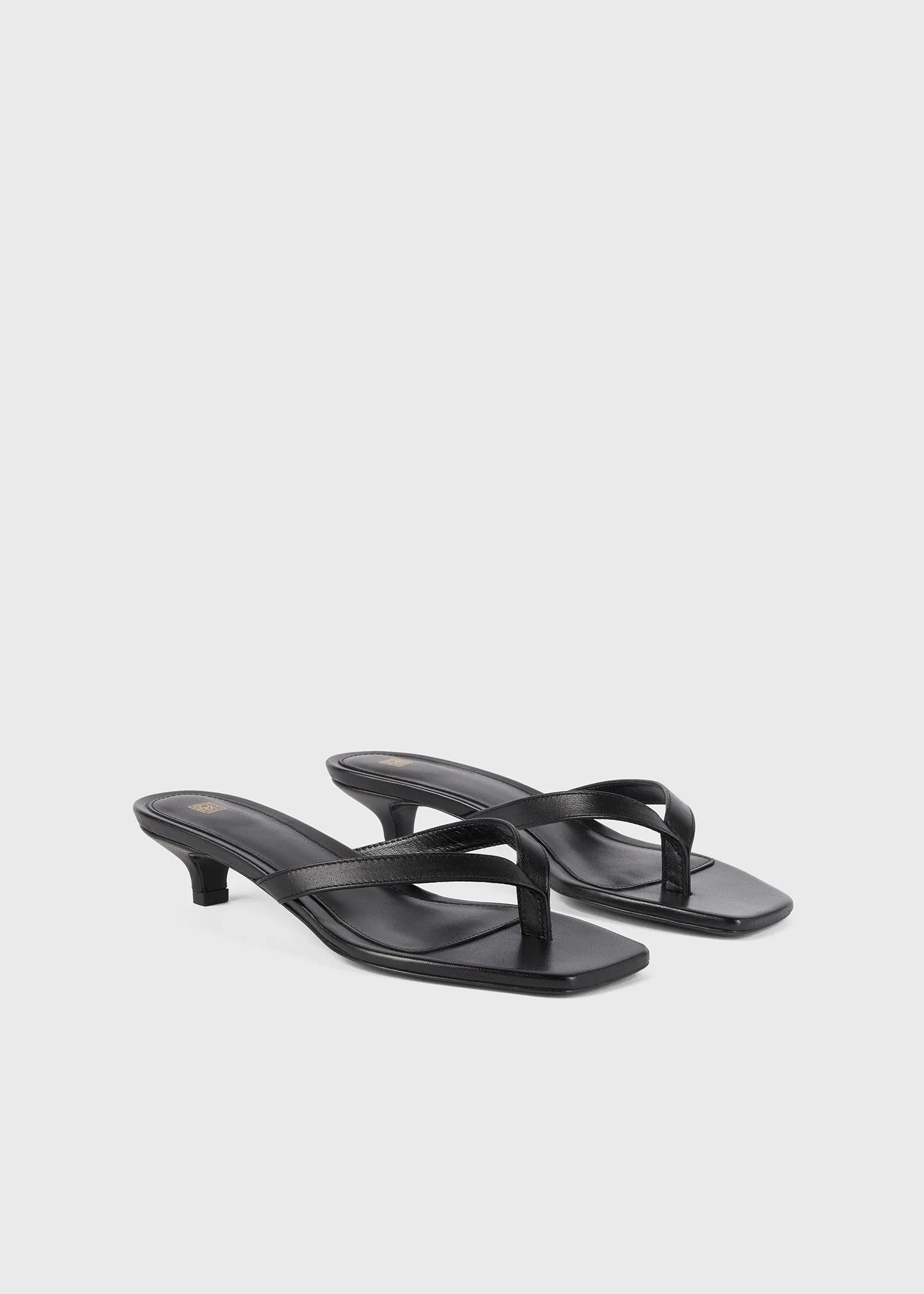 Leather heeled flip flops black