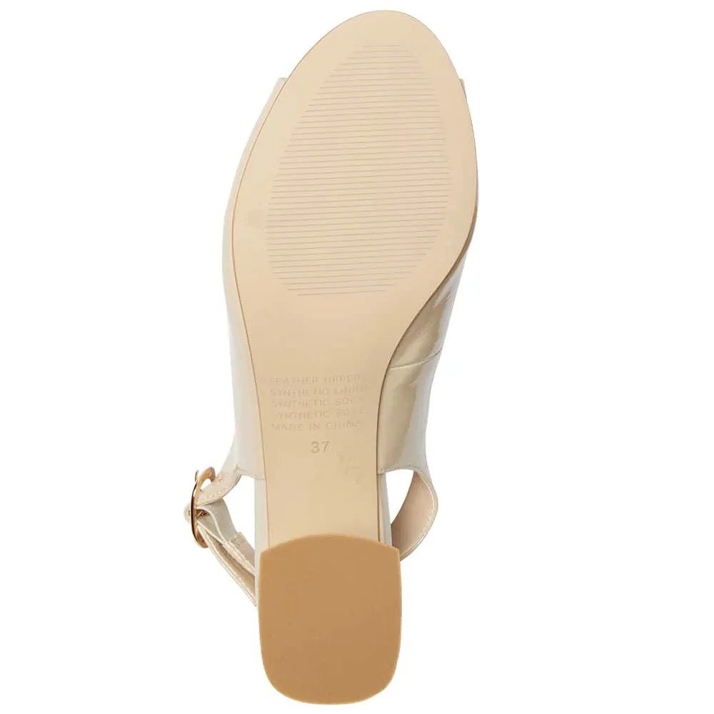 Martina Heel in Nude Patent