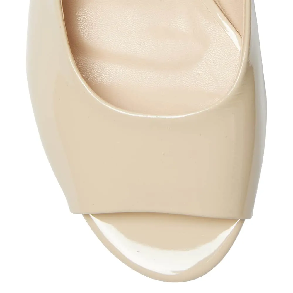 Martina Heel in Nude Patent