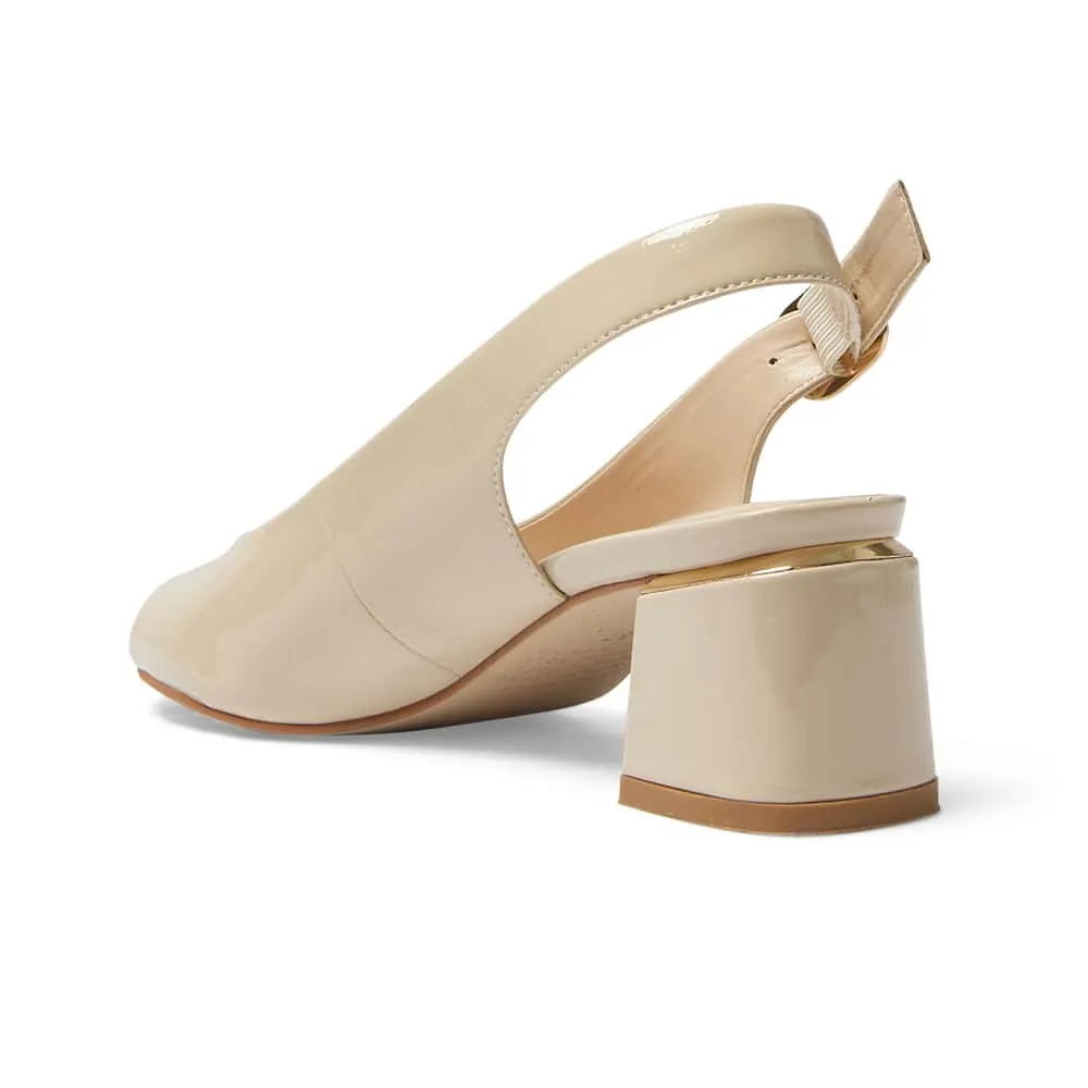 Martina Heel in Nude Patent