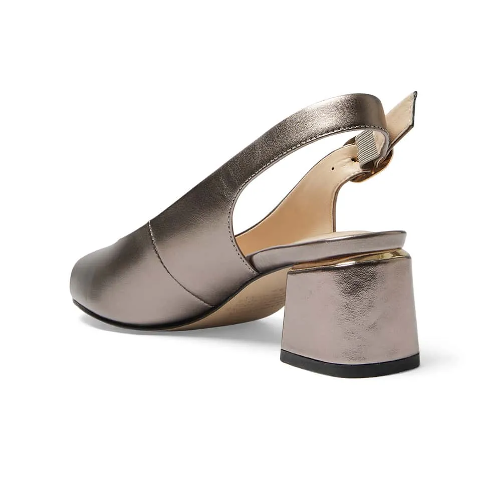 Martina Heel in Pewter