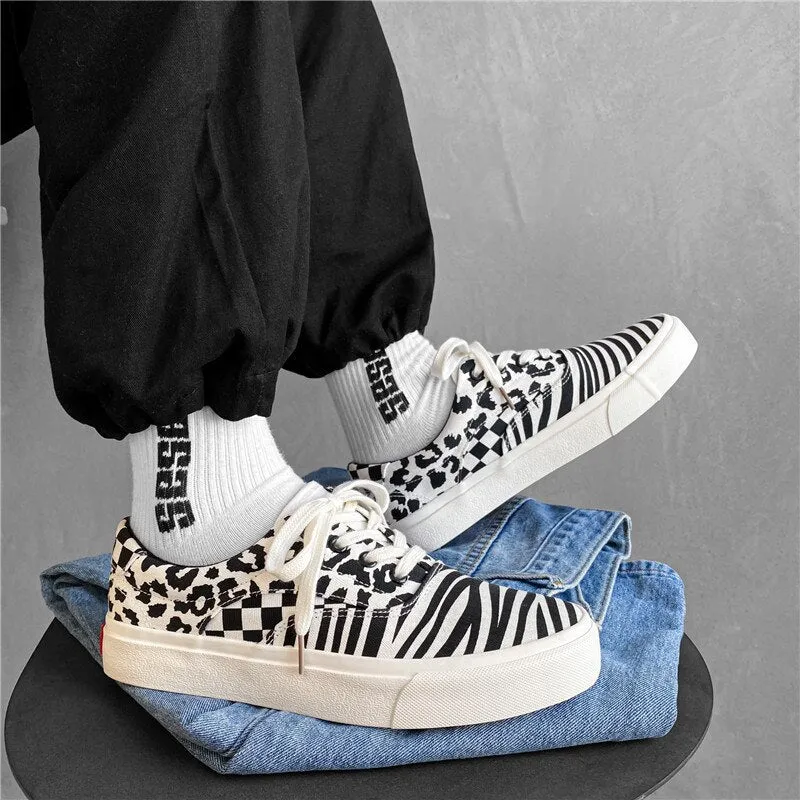 New Graffiti Leopard Low up Canvas Sneakers for Men Classic White Lattice Man Board Shoes Men Flat Lace Men Vulcanize Shoes