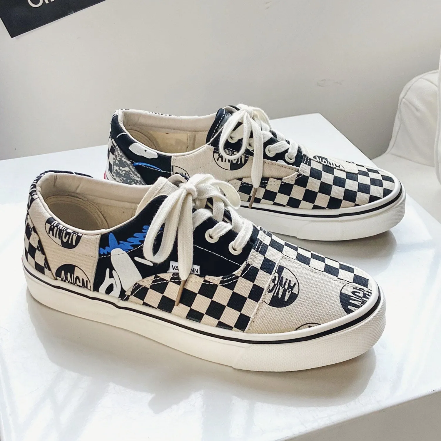 New Graffiti Leopard Low up Canvas Sneakers for Men Classic White Lattice Man Board Shoes Men Flat Lace Men Vulcanize Shoes