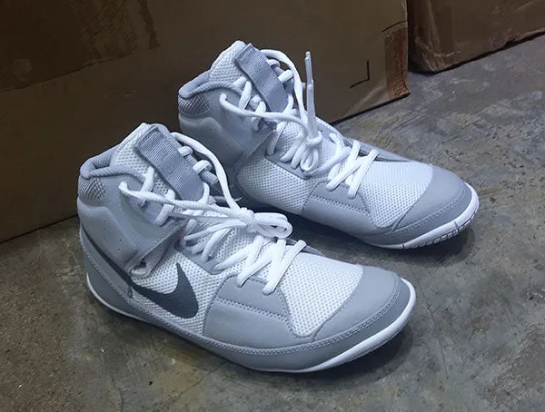 NIKE FURY WRESTLING SHOES BOXING BOOTS US 8.5 Grey White