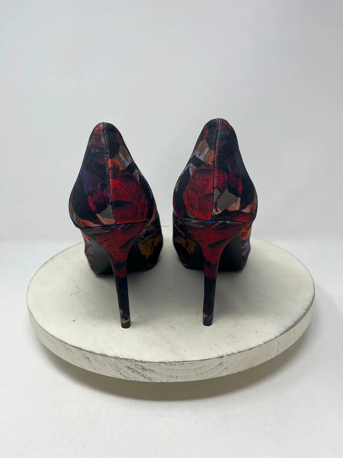 Nine West Size 11 Gray & Red Bold Floral Stiletto Platform Heels