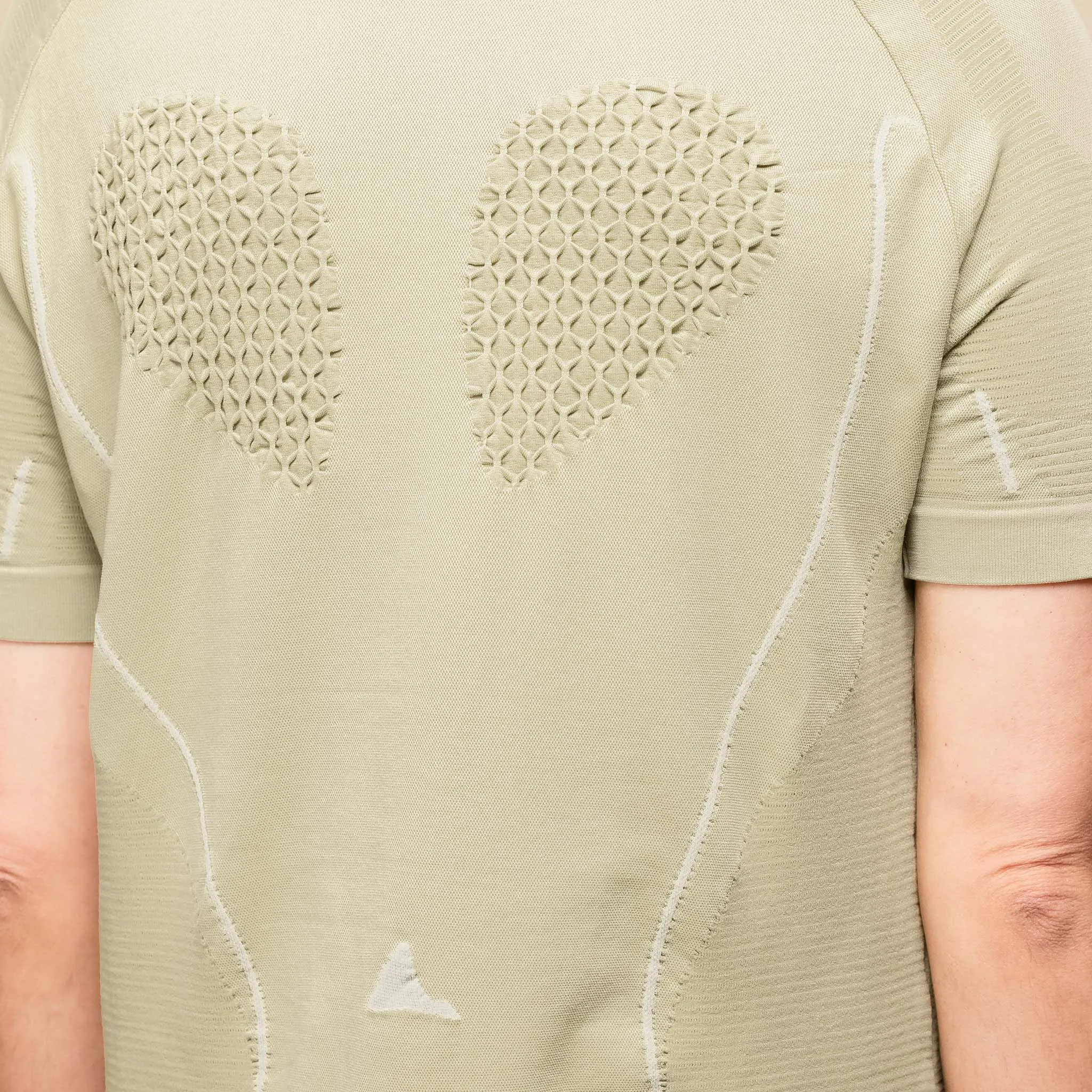 Roa Hiking - Seamless Funghi Short Sleeve T-Shirt - Sage Green