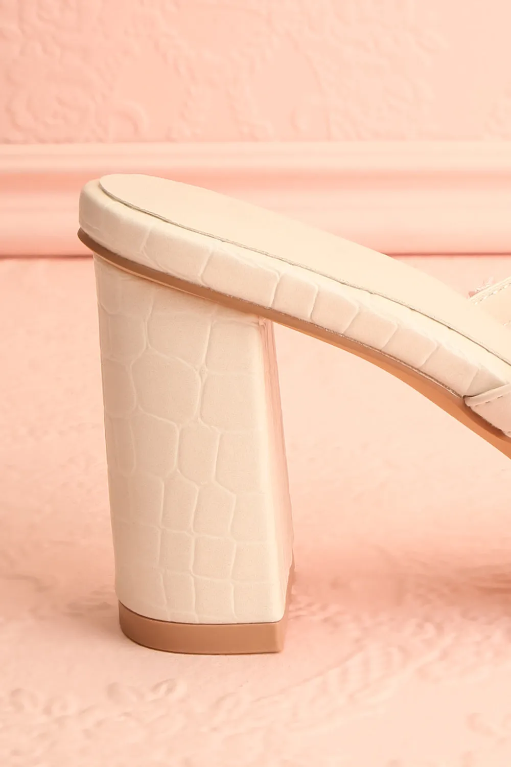 Synthicia Ivory | Heeled Sandals w/ Rose Flowers